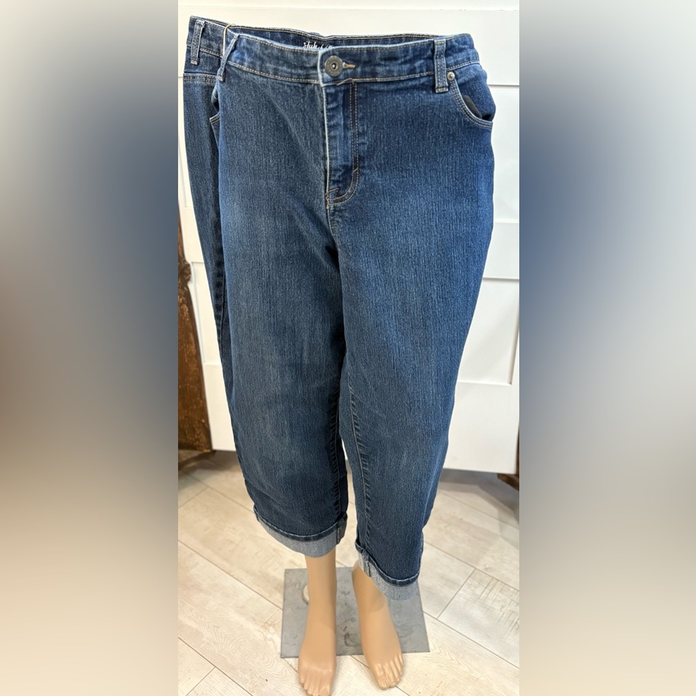 Style & Co Women’s Capri Jeans Size 16W Classic Blue Denim YKK Zipper Stretch